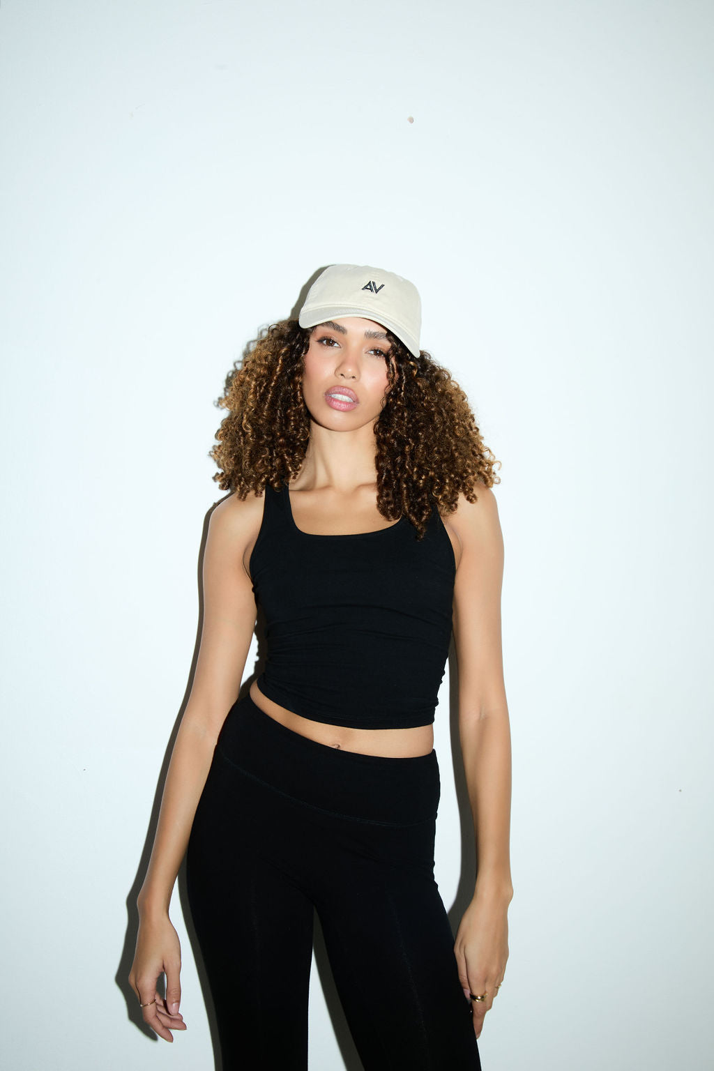AV LOGO CAP - CREAM